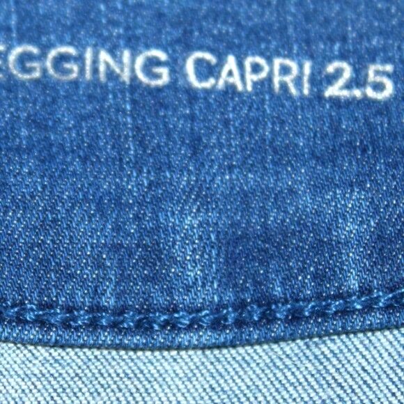 Chico's Perfect Stretch Denim Jegging Capri 2.5 - Picture 6 of 6